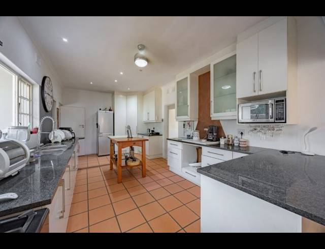 4 BEDROOM HOUSE FOR SALE IN COWIES HILL